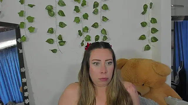 JanneKim online show from 10-31-25, 02:07