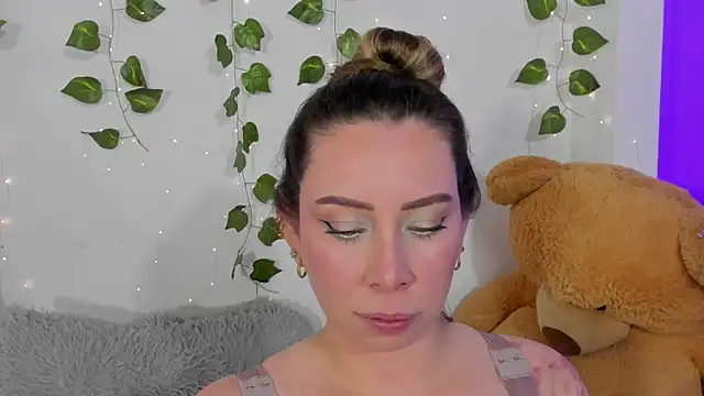 JanneKim online show from 11-14-25, 04:28