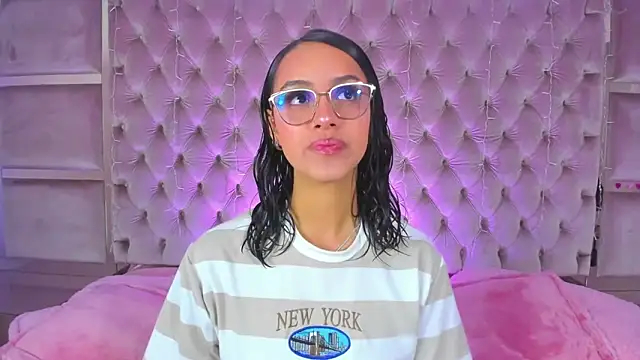 Snapshot of Harii_02 chatting on 01-09-25, 04:08 Harii 02 online show from 01-09-25, 04:08