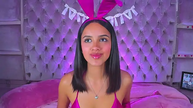 Snapshot of Harii_02 chatting on 02-04-25, 10:10 Harii 02 online show from 02-04-25, 10:10