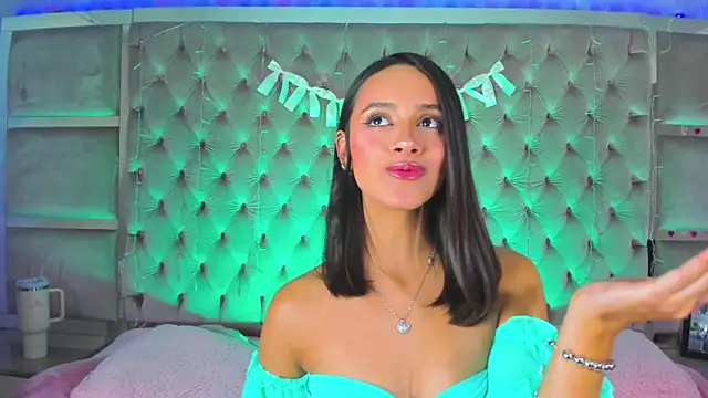 Snapshot of Harii_02 chatting on 02-05-25, 04:16 Harii 02 online show from 02-05-25, 04:16