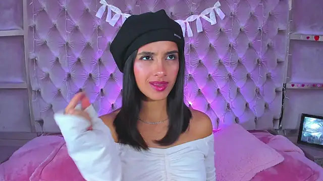 Snapshot of Harii_02 chatting on 02-06-25, 08:07 Harii 02 online show from 02-06-25, 08:07