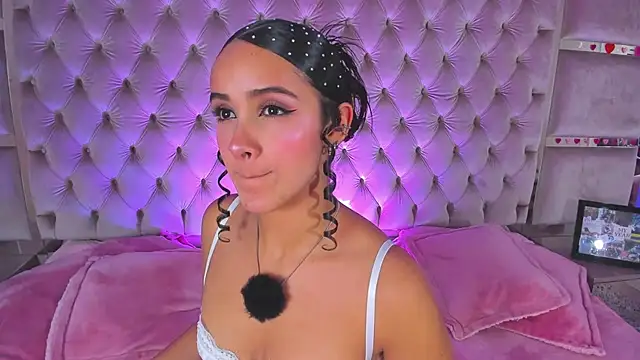 Snapshot of Harii_02 chatting on 09-22-25, 08:11 Harii 02 online show from 09-22-25, 08:11