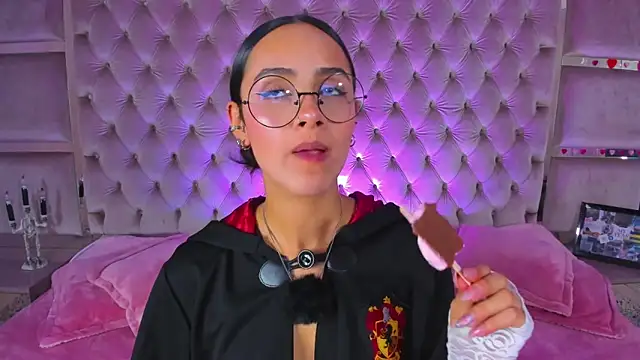 Snapshot of Harii_02 chatting on 10-21-25, 07:58 Harii 02 online show from 10-21-25, 07:58