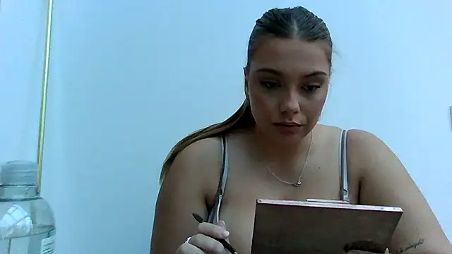 Snapshot of Krystal_Tx chatting on 10-16-25, 04:52 Krystal Tx online show from 10-16-25, 04:52