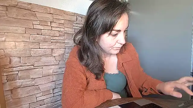 Snapshot of stunning_Rosi chatting on 03-19-25, 08:23 stunning Rosi online show from 03-19-25, 08:23