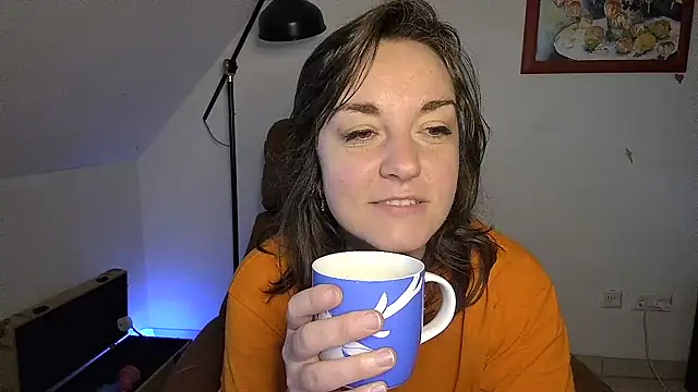 Snapshot of stunning_Rosi chatting on 03-23-25, 07:20 stunning Rosi online show from 03-23-25, 07:20