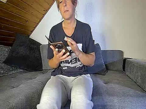 Snapshot of stunning_Rosi chatting on 09-10-25, 10:15 stunning Rosi online show from 09-10-25, 10:15