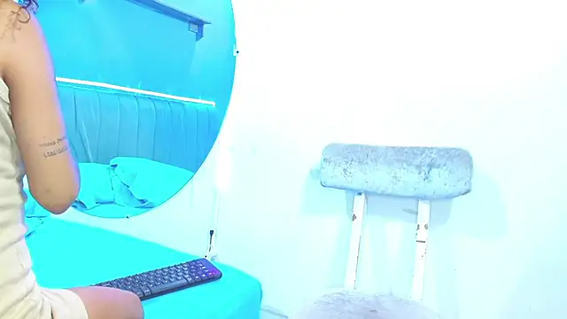 Snapshot of minimi_naty chatting on 12-11-24, 07:25 minimi naty online show from 12-11-24, 07:25