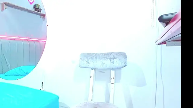 Snapshot of minimi_naty chatting on 12-15-24, 10:26 minimi naty online show from 12-15-24, 10:26