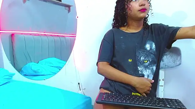 Snapshot of minimi_naty chatting on 12-18-24, 07:08 minimi naty online show from 12-18-24, 07:08