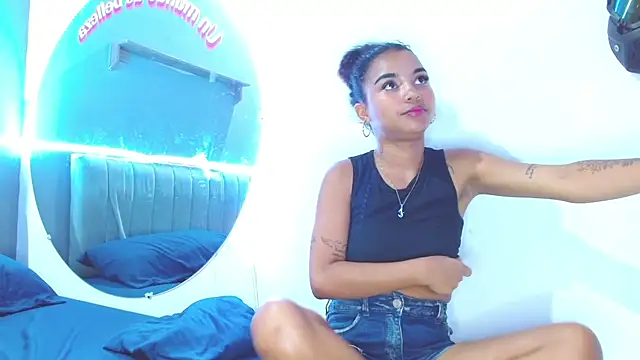 Snapshot of minimi_naty chatting on 02-25-25, 08:30 minimi naty online show from 02-25-25, 08:30