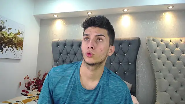 Snapshot of MrWilliseo chatting on 02-05-25, 08:04 MrWilliseo online show from 02-05-25, 08:04