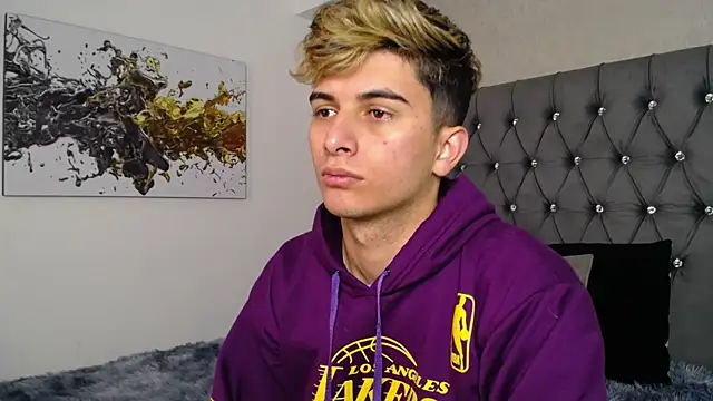 Snapshot of MrWilliseo chatting on 10-01-25, 02:39 MrWilliseo online show from 10-01-25, 02:39