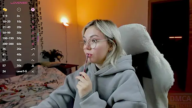 whoa-hoa-hoa-hoa-hoa online show from 10-18-25, 09:15