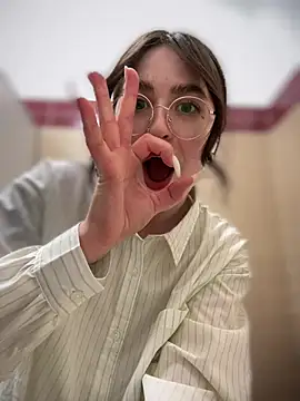 meow girl online show from 03-08-25, 10:11