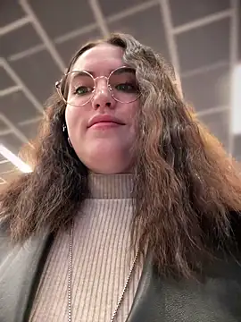 meow girl online show from 10-30-25, 08:05