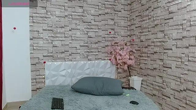 Snapshot of Vanse_lust chatting on 02-26-25, 02:15 Vanse lust online show from 02-26-25, 02:15