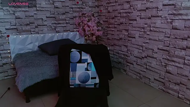 Snapshot of Vanse_lust chatting on 03-08-25, 08:46 Vanse lust online show from 03-08-25, 08:46