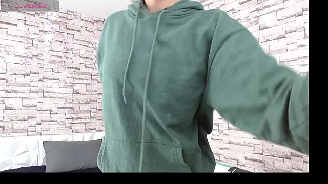 Snapshot of Vanse_lust chatting on 09-17-25, 06:20 Vanse lust online show from 09-17-25, 06:20