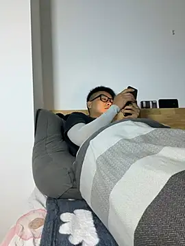 lixiaoshuai8 online show from 03-09-25, 02:21