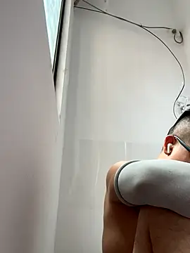 lixiaoshuai8 online show from 10-20-25, 04:35