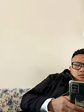 lixiaoshuai8 online show from 12-04-25, 06:01