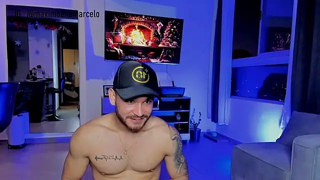 Snapshot of Maximo_Marcelo chatting on 12-04-24, 11:13 Maximo Marcelo online show from 12-04-24, 11:13