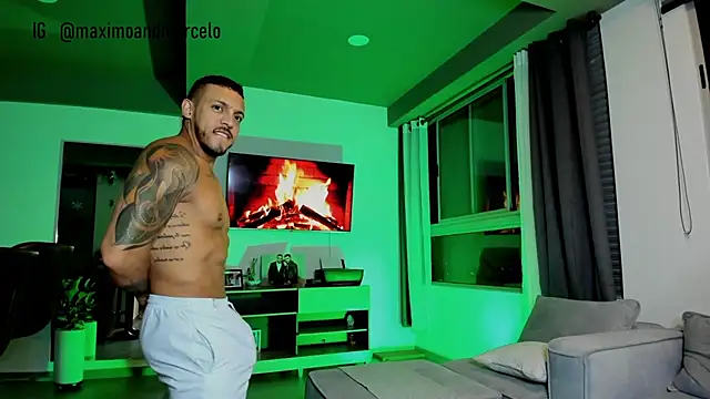 Snapshot of Maximo_Marcelo chatting on 01-10-25, 12:17 Maximo Marcelo online show from 01-10-25, 12:17