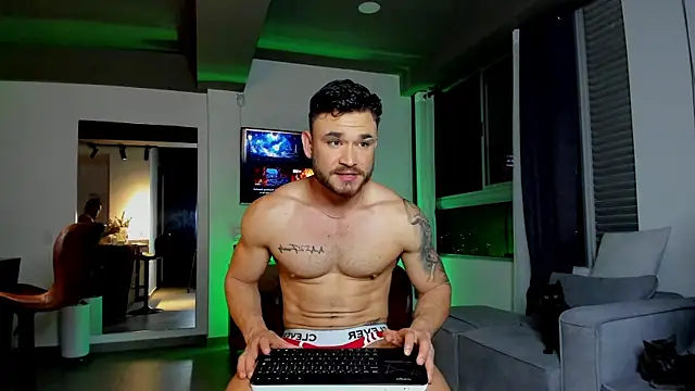 Snapshot of Maximo_Marcelo chatting on 02-05-25, 02:08 Maximo Marcelo online show from 02-05-25, 02:08