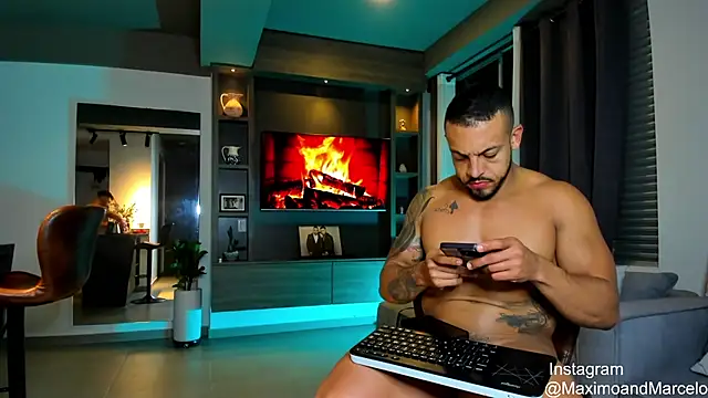 Snapshot of Maximo_Marcelo chatting on 02-12-25, 02:56 Maximo Marcelo online show from 02-12-25, 02:56