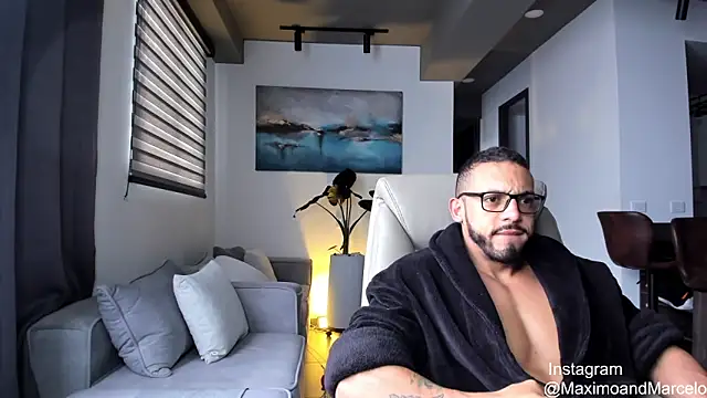 Snapshot of Maximo_Marcelo chatting on 03-18-25, 01:09 Maximo Marcelo online show from 03-18-25, 01:09