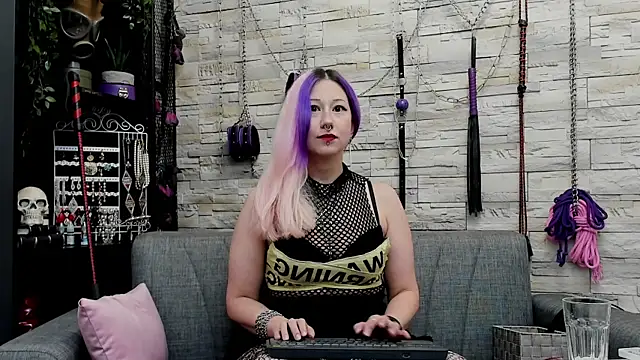 CruelMistress online show from 11-22-25, 04:11