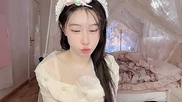 JennieKim RoseannePark online show from 12-13-24, 03:54