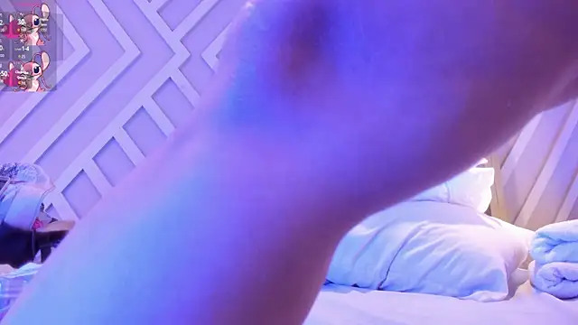 Snapshot of Emily_Monroe_ chatting on 10-11-25, 10:58 Emily Monroe online show from 10-11-25, 10:58