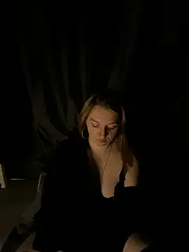 Snapshot of Stoner_BarbieXX chatting on 06-11-26, 08:51 Stoner BarbieXX online show from 06-11-26, 08:51