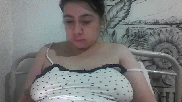 Snapshot of CamilaCherryX chatting on 09-28-25, 10:04 CamilaCherryX online show from 09-28-25, 10:04