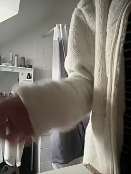 Petite moi online show from 03-08-26, 11:14