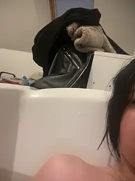 Petite moi online show from 04-04-26, 06:49