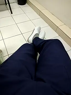 Snapshot of gatmoreno1 chatting on 10-07-25, 04:37 gatmoreno1 online show from 10-07-25, 04:37