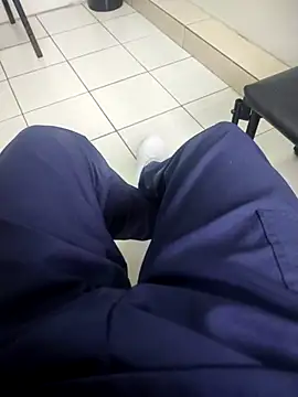 Snapshot of gatmoreno1 chatting on 10-31-25, 02:40 gatmoreno1 online show from 10-31-25, 02:40