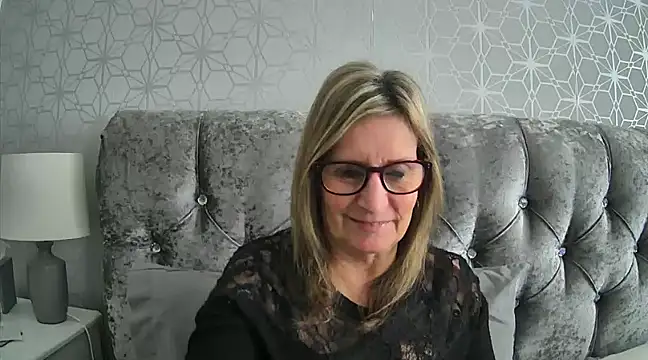 Snapshot of Additive_Mature_Linda chatting on 01-20-25, 11:45 Additive Mature Linda online show from 01-20-25, 11:45