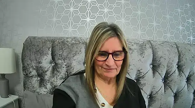 Snapshot of Additive_Mature_Linda chatting on 02-03-25, 11:53 Additive Mature Linda online show from 02-03-25, 11:53