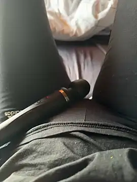 Snapshot of Ana-05 chatting on 02-18-25, 03:54 Ana-05 online show from 02-18-25, 03:54