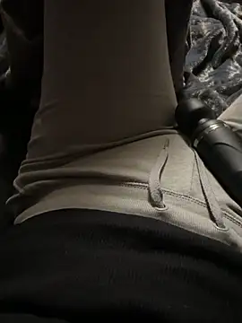 Snapshot of Ana-05 chatting on 09-23-25, 07:28 Ana-05 online show from 09-23-25, 07:28