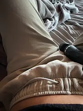 Snapshot of Ana-05 chatting on 10-05-25, 01:20 Ana-05 online show from 10-05-25, 01:20