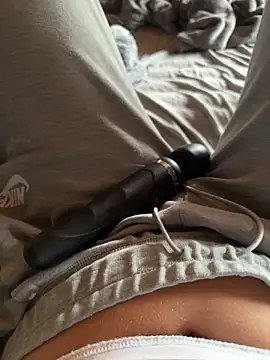 Snapshot of Ana-05 chatting on 10-07-25, 10:12 Ana-05 online show from 10-07-25, 10:12