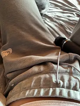 Snapshot of Ana-05 chatting on 10-08-25, 10:13 Ana-05 online show from 10-08-25, 10:13