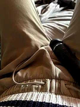 Snapshot of Ana-05 chatting on 10-12-25, 10:36 Ana-05 online show from 10-12-25, 10:36