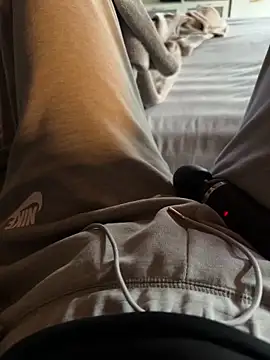 Snapshot of Ana-05 chatting on 10-22-25, 10:04 Ana-05 online show from 10-22-25, 10:04